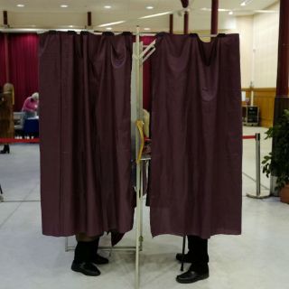 Abren las mesas electorales en Francia