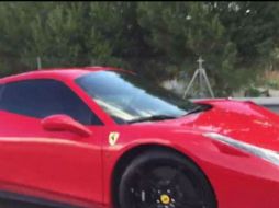 En unas imágenes se observa el coche de Neymar parado en la cuneta. ESPECIAL /