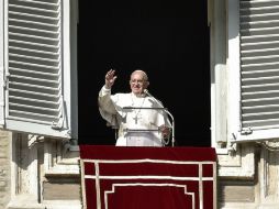 Ofrece el tradicional rezo del Ángelus desde la ventana del Palacio Apostólico en el Vaticano. AFP / A. Solaro