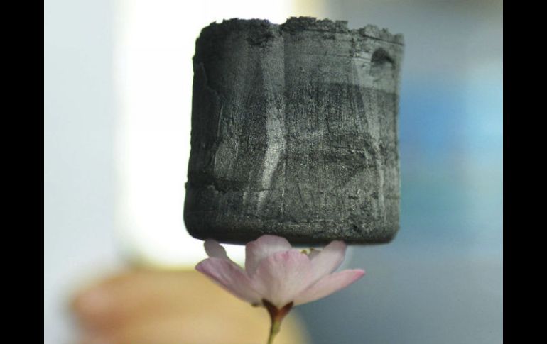 El grafeno, considerado el material sólido más ligero del mundo, es la base para la tinta que se utiliza en tejido conductivo. EFE / ARCHIVO