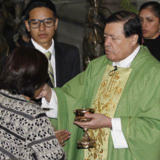 Rezan en la Catedral por 'eterno descanso' de Fidel Castro