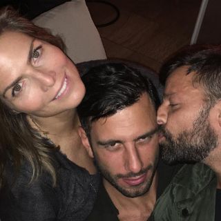 Montserrat Oliver convive con Ricky Martin y su novio