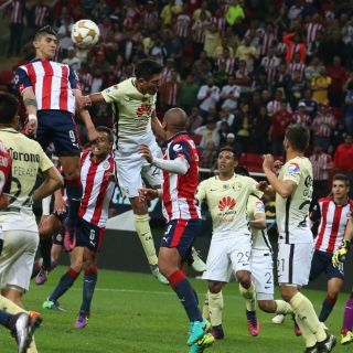 Peláez y Romano no fueron bien recibidos por afición chiva