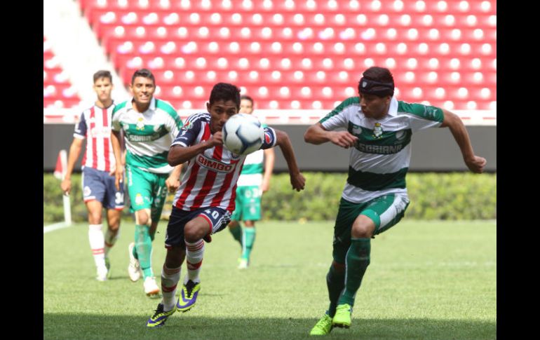 Santos, en ambos partidos fue mejor y manejó a placer los tiempos. EL INFORMADOR / E. Pacheco