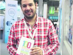 Adrián Gutiérrez cuenta con gracia la aventura que lo llevó a proyectar su libro “100 cosas que todo mexicano debe saber”. ESPECIAL /