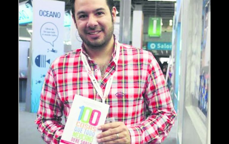 Adrián Gutiérrez cuenta con gracia la aventura que lo llevó a proyectar su libro “100 cosas que todo mexicano debe saber”. ESPECIAL /