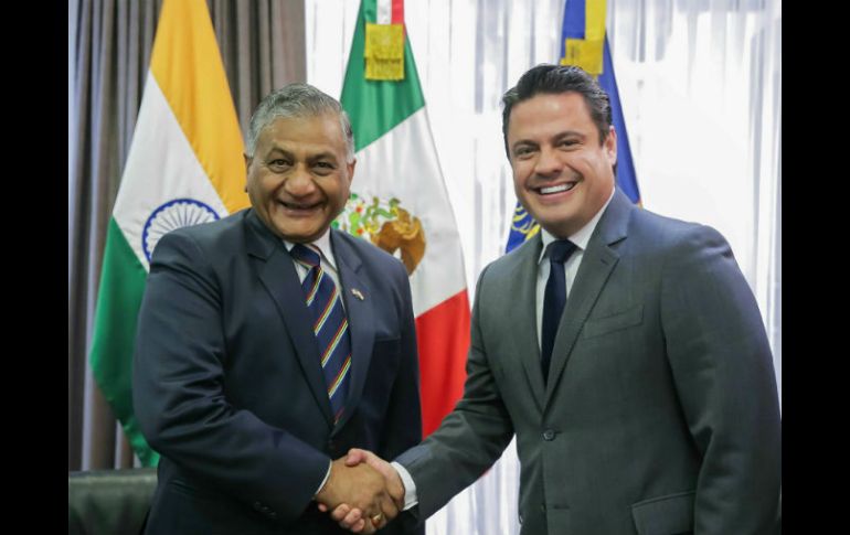 El gobernador  Aristóteles Sandoval se reunió con Vijay Kumar Singh, ministro de Relaciones Exteriores de India. TWITTER / @AristotelesSD