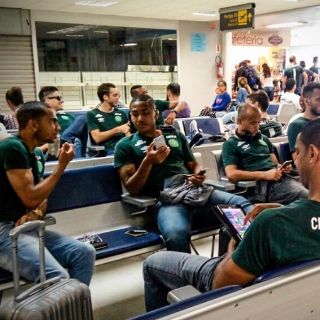 Desaparece avión con futbolistas del Chapecoense de Brasil