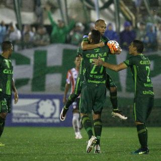 Atlético Nacional lamenta la tragedia del avión de Chapecoense