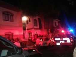 El sujeto murió instantes después de que elementos de la Policía de Zapopan llegaran al lugar. ESPECIAL /