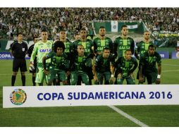 De nuestra parte, y para siempre, Chapecoense Campeón de la Copa Sudamericana 2016, dijo el club colombiano tras el incidente. EFE / M. Cunha