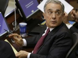 Para Uribe, principal opositor, el principal problema del acuerdo es que otorga eligibilidad política a guerrilleros. AP / ARCHIVO