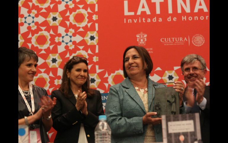 En el evento estuvieron presentes Luis Fernando Crespo, presidente de SM; Mariño González jefe de prensa de la FIL. EL INFORMADOR / M. Vargas