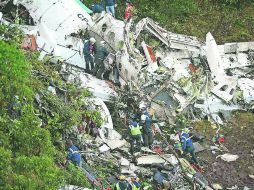 Imagen de los restos de la aeronave en una zona montañosa, en el municipio de La Unión, unos 50 kilómetros al Sur de Medellín. EFE /
