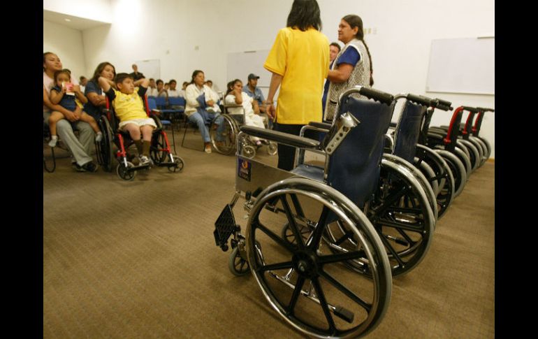Los apoyos se entregaron a 100 personas que viven con poca o nula movilidad física. EL INFORMADOR / ARCHIVO