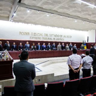 Exmagistrados pelean pensión millonaria