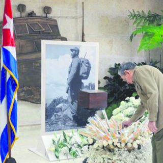 Con ¡Viva Fidel! despiden los cubanos al líder de la revolución