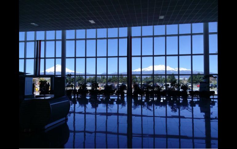 De acuerdo con el Cenapred, el Semáforo de Alerta Volcánica permanece en Amarillo Fase 2. TWITTER / @AeropuertosASA