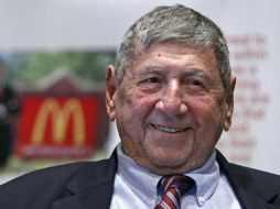 Tenía su concesión en Uniontown cuando inventó la emblemática hamburguesa con dos albóndigas. AP / G. J. Puskar