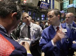Los operadores en el parqué neoyorquino protagonizaron una sesión volátil que estuvo marcada por una fuerte subida del petroleo. AP / ARCHIVO