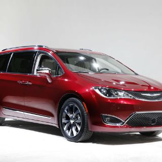 Chrysler anuncia la minivan híbrida de mayor rendimiento