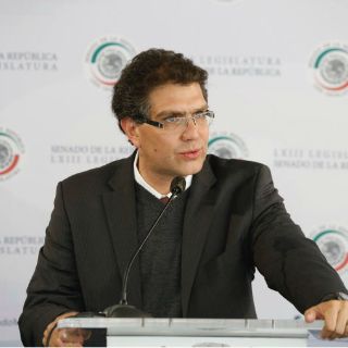 Gobierno tiene 'posición de avestruz' ante Trump: Ríos Piter