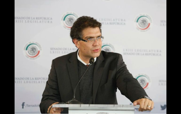 Armando Ríos demandó a Eruviel Ávila que haya una posición contundente ante las amenazas del magnate. TWITTER / @SenadoresPRD