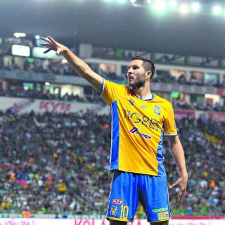 Pierre Gignac los hipnotizó