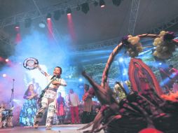 Venado Azul. El grupo huichol fue el favorito de la noche, con sus tradicionales ritmos que encienden a cualqauiera. EL INFORMADOR / P. Franco