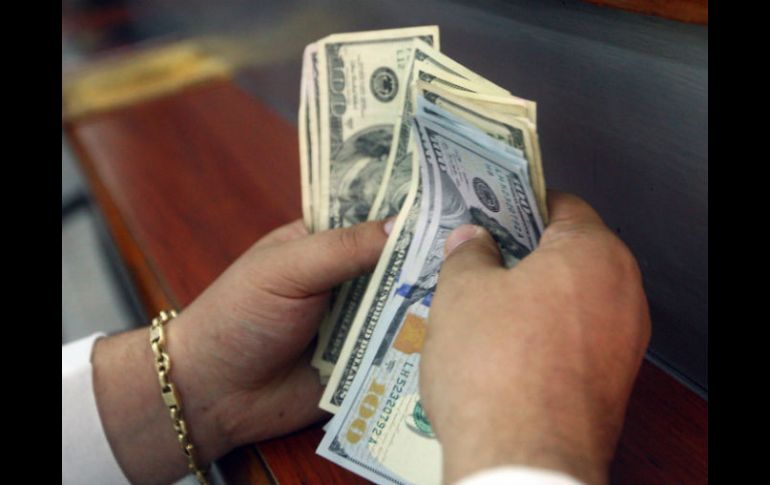 El precio del dólar repuntó 20 centavos este jueves y se ha disparado 3.52 unidades desde que inició el año. EL INFORMADOR / ARCHIVO