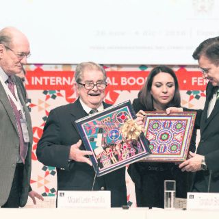 Homenaje a Miguel León-Portilla en la FIL