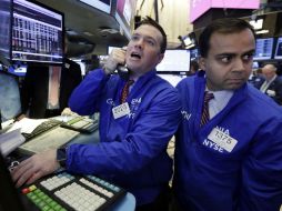 Analistas estiman que ahora el mayor riesgo para los mercados es el aumento de las tasas de interés. AP / R. Drew