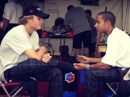 ''Dijimos que íbamos a ser campeones en aquel entonces, ¡y ahora ambos lo somos! Felicidades Nico'', expresó Hamilton. TWITTER / @LewisHamilton