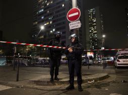 Policías acordonaron la zona con un perímetro de seguridad. AFP / E. Laurent