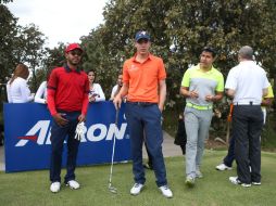 Carlos Ortiz (centro) y Kalimba (izquierda) esperan turno para tirar. EL INFORMADOR / R. Tamayo