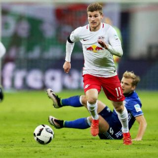 Leipzig vence al Schalke y recupera liderato en Alemania
