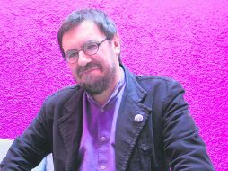 Iban Zaldua, autor originario de San Sebastián, vino a la FIL de Guadalajara para presentar su libro de cuentos 'Biodiscografías'. EL INFORMADOR / P. Franco