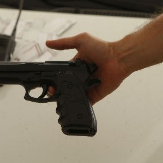 Urge castigar el uso de armas de utilería