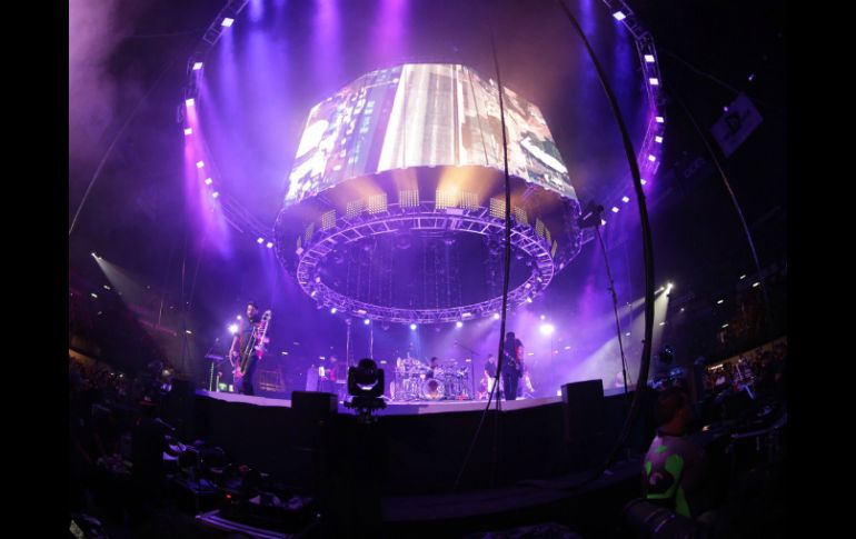 El grupo presenta varias sorpresas durante el show, entre ellas, el grupo Bandoneón. TWITTER / @RococoTweets