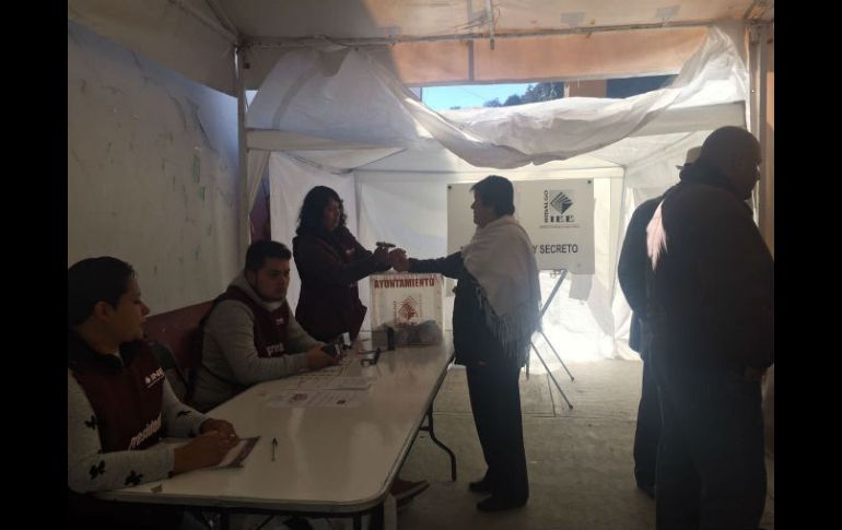 En Omitlán de Juárez, instalan 14 casillas y se cuentan con 98 funcionarios de mesas directivas para atender a seis mil ciudadanos. TWITTER / @INEMexico