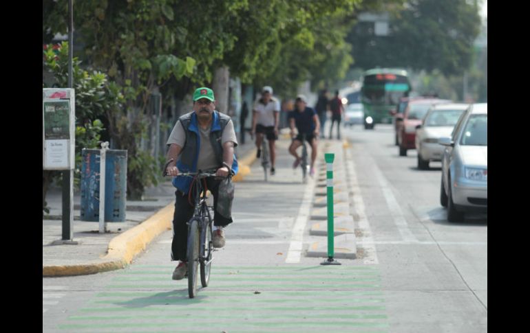 La organización GDL en Bici asegura que al menos mil 420 personas usan la vía al día. EL INFORMADOR / F. Atilano