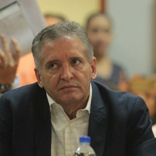 Jorge Arana regresa al Congreso tras asalto