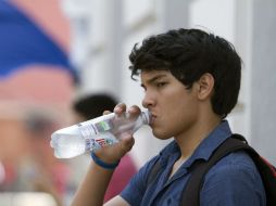 La piel se reseca debido a que se detiene la hidratación adecuada para mantener el calor interno del cuerpo. NTX / ARCHIVO
