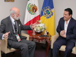 Vinton Gray Cerf, jefe promotor de Internet de Google, junto al gobernador de Jalisco, Aristóteles Sandoval. ESPECIAL / Aristóteles Sandoval