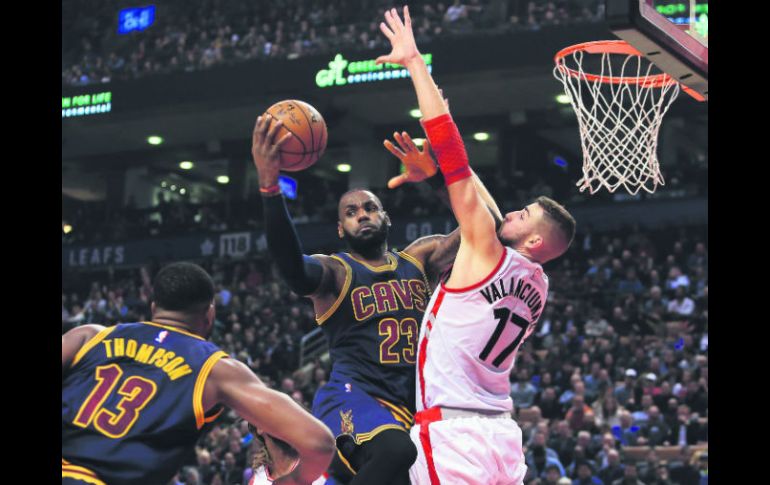 Clave. Los 34 puntos aportados por LeBron James frente a los Raptors fueron la diferencia en la victoria de los Cavs. AFP / V. Ridley