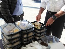 En lugar de comprar, empaca algo que te haga sentir bien y te llene lo suficiente. AFP / ARCHIVO