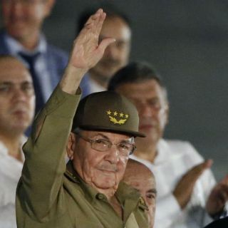 Raúl Castro traslada cenizas de dos hermanos a casa natal