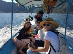 Las creativas del material aseguran que ''fue muy bonito trabajar con Alejandro Fernández''. ESPECIAL /