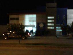 Personal de Fuerza Única y de la Policía Investigadora acudió al lugar para tomar declaración a las víctimas y buscar a los agresores. ESPECIAL /