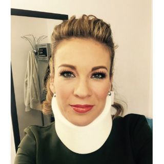 Ingrid Coronado usa collarín, luego de caída